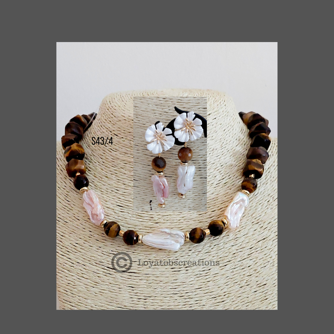 Grand Cru Lily Necklace and Earring Set